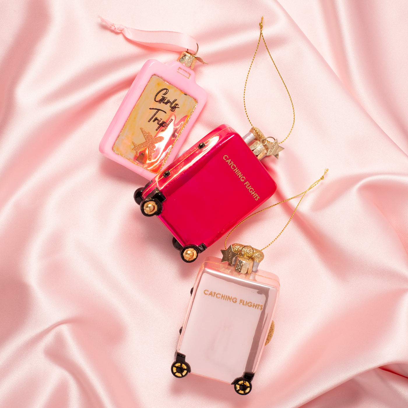 Kerstornament - Vondels Roze Koffer "Catching Flights"